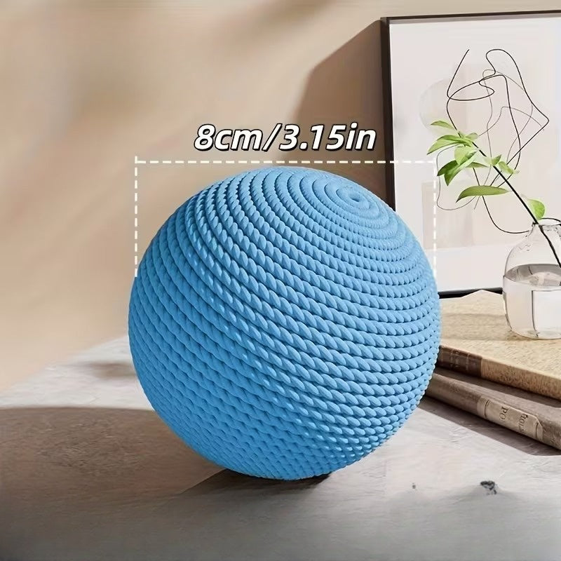 Izturīga, košļāšanai paredzēta rotaļu bumbiņa kaķiem