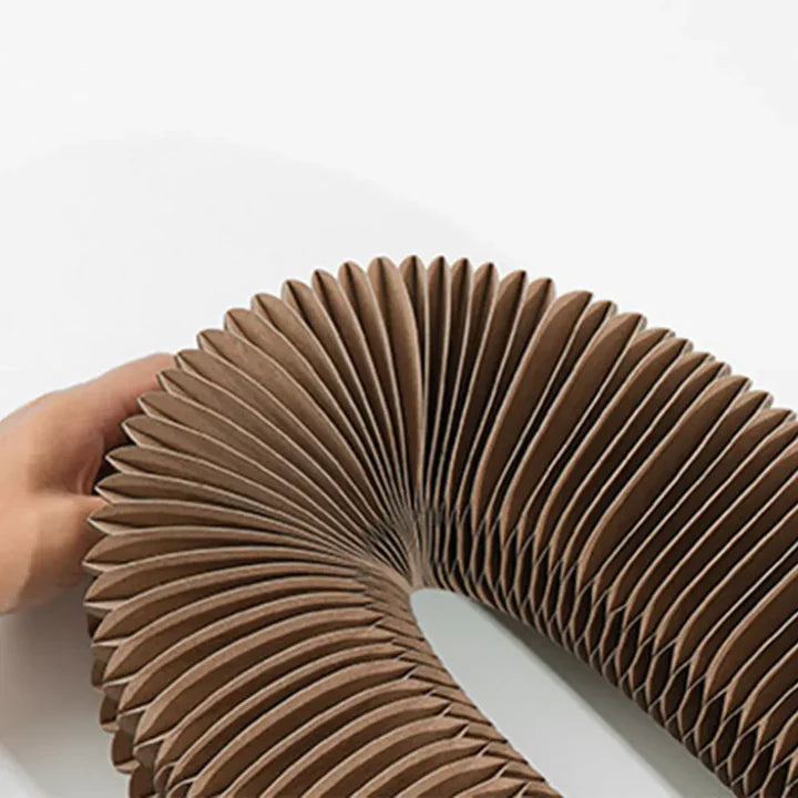 Catfri – kaķu skrāpēšanas rotaļlieta